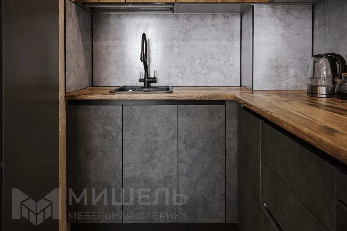 Дизайн кухни черной матовой с мойкой